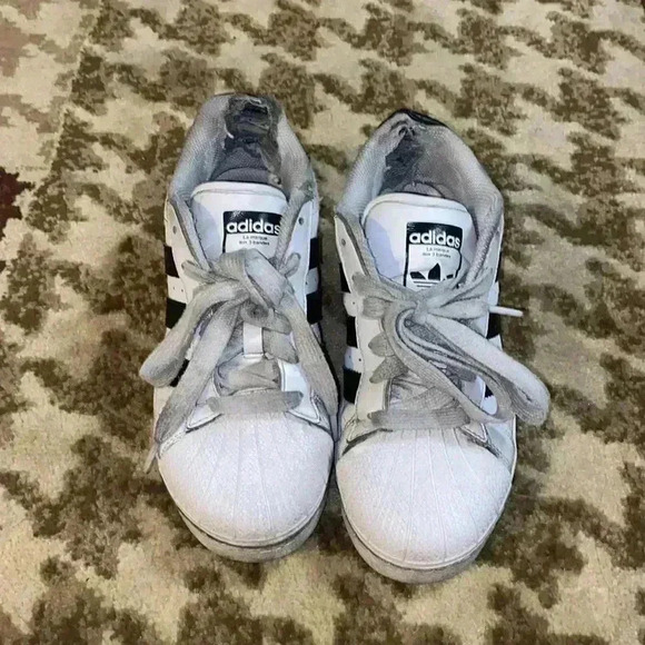 Adidas Superstars - Men’s 6.5 or Women’s 7.5 - Picture 2 of 6